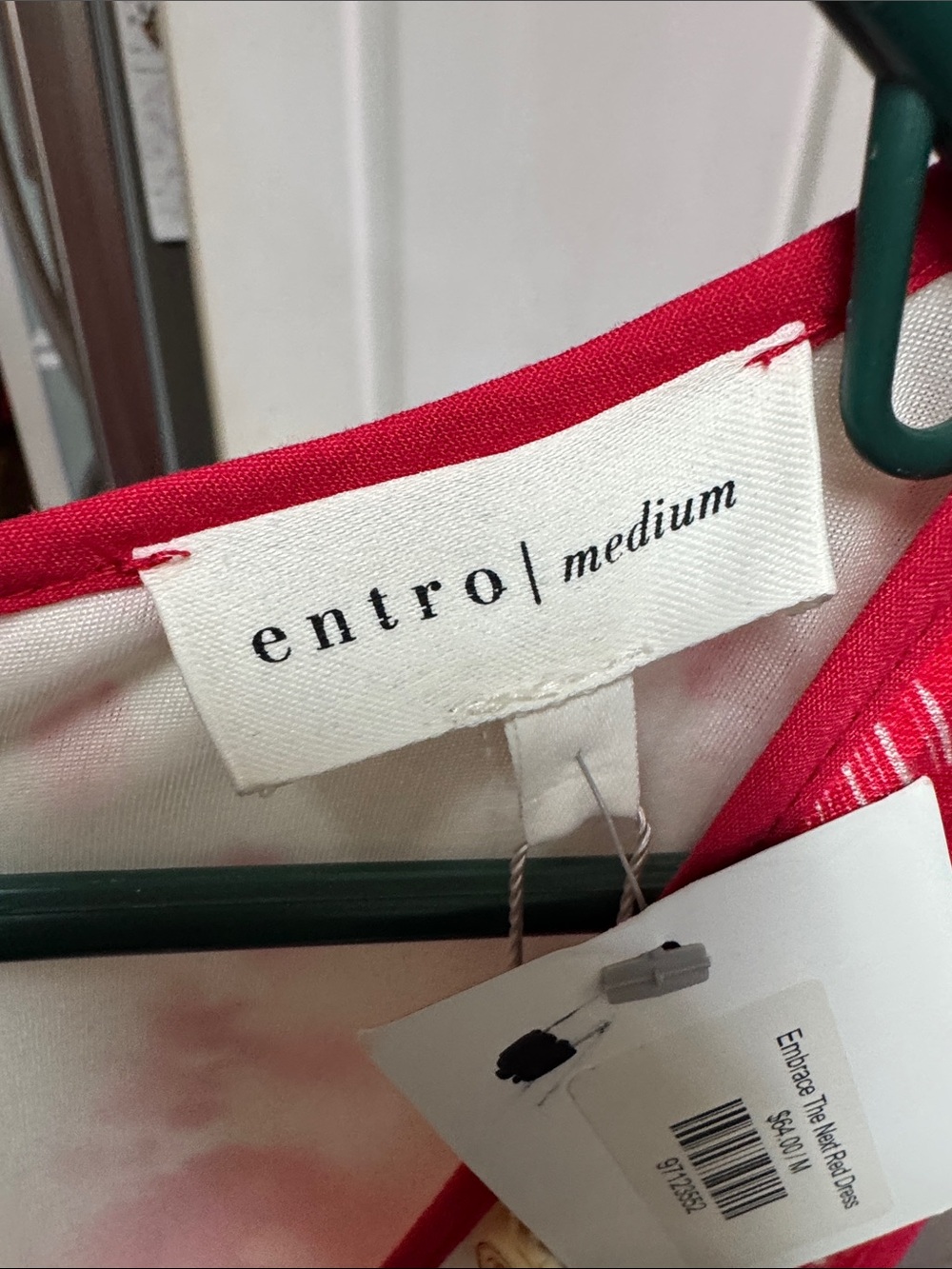 ENTRO-The Next Red Dress - Picture 3 of 3